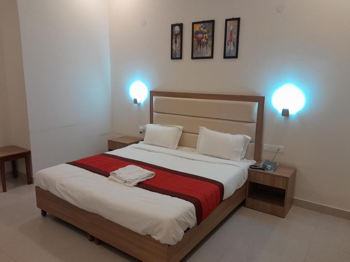 Hotel The Luxem - Behind Ibis Hotel Gurugram Gurgaon Ngoại thất bức ảnh
