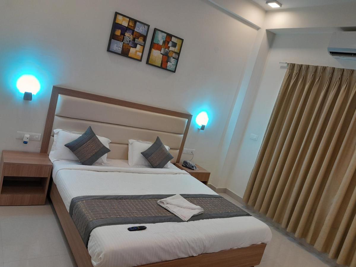 Hotel The Luxem - Behind Ibis Hotel Gurugram Gurgaon Ngoại thất bức ảnh