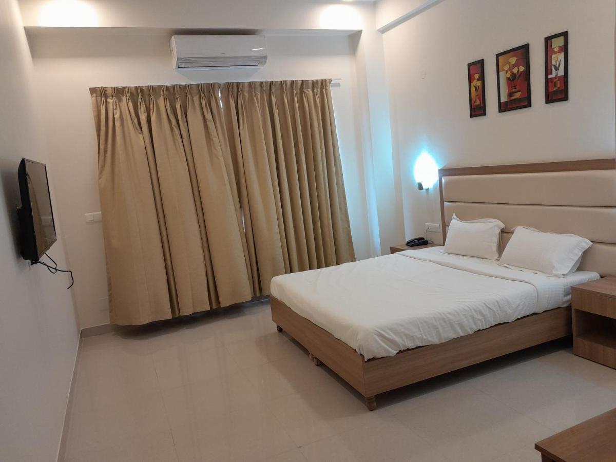 Hotel The Luxem - Behind Ibis Hotel Gurugram Gurgaon Ngoại thất bức ảnh