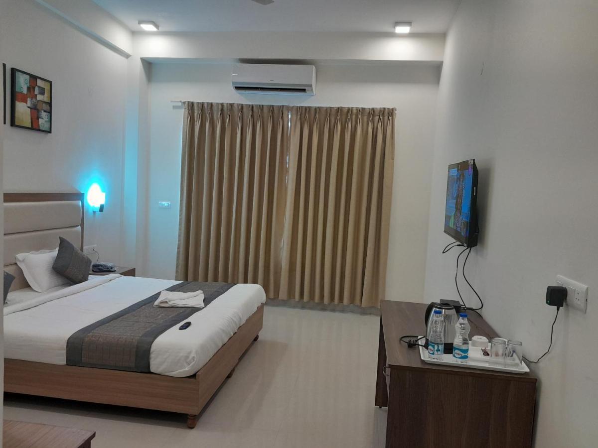 Hotel The Luxem - Behind Ibis Hotel Gurugram Gurgaon Ngoại thất bức ảnh