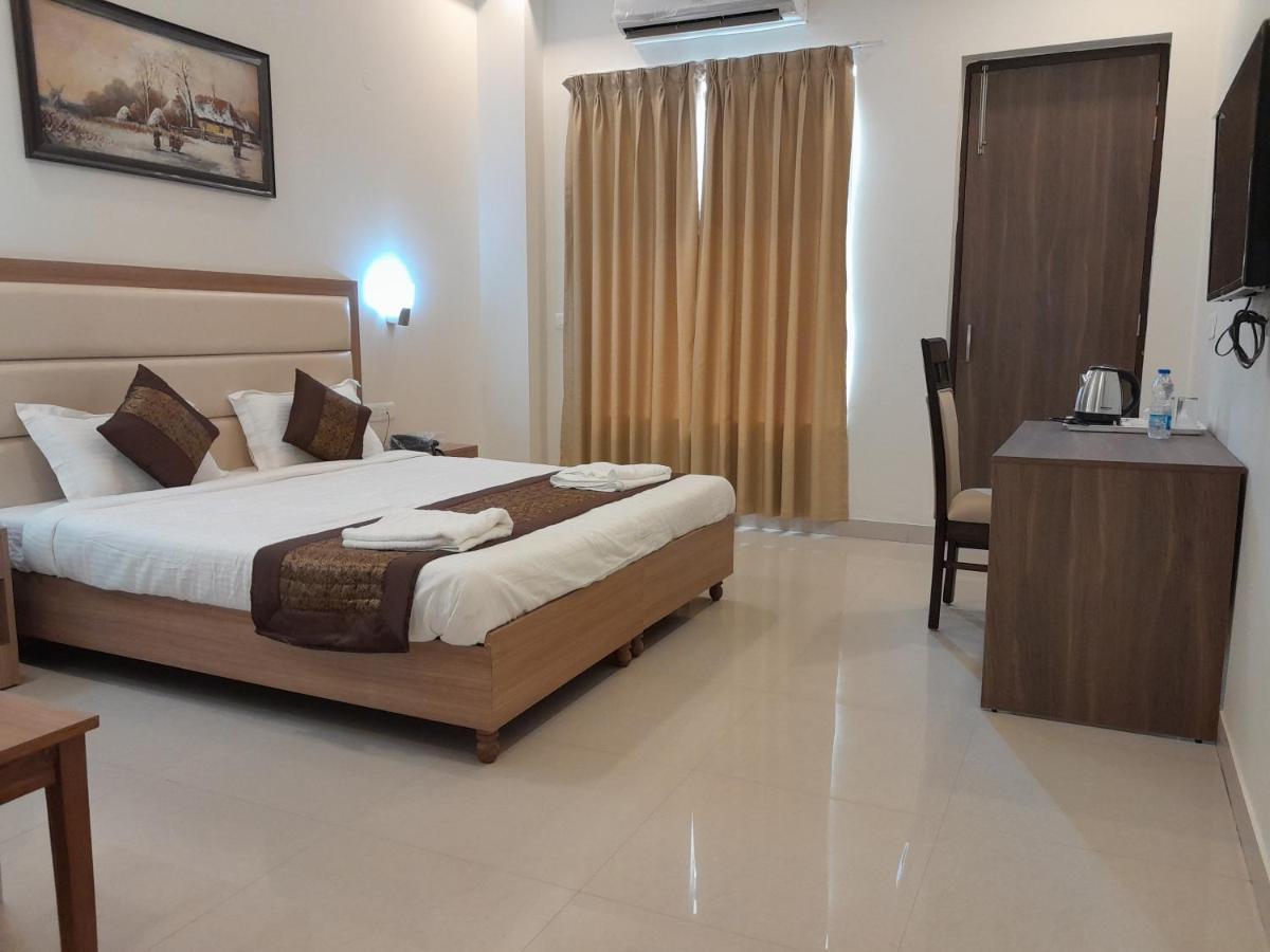 Hotel The Luxem - Behind Ibis Hotel Gurugram Gurgaon Ngoại thất bức ảnh
