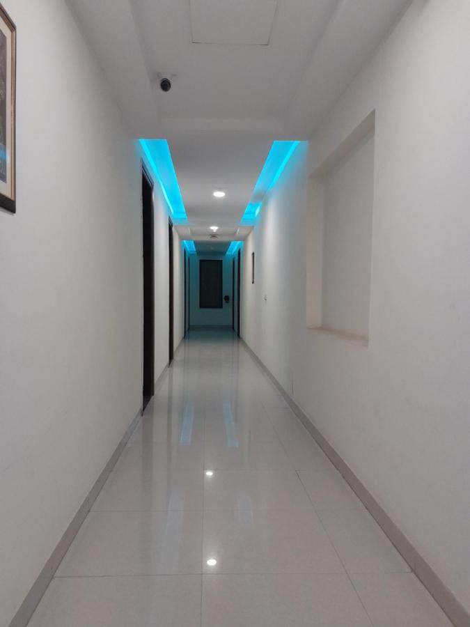 Hotel The Luxem - Behind Ibis Hotel Gurugram Gurgaon Ngoại thất bức ảnh