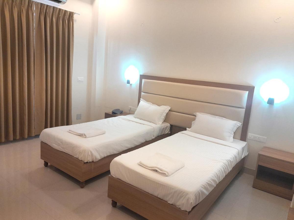 Hotel The Luxem - Behind Ibis Hotel Gurugram Gurgaon Ngoại thất bức ảnh