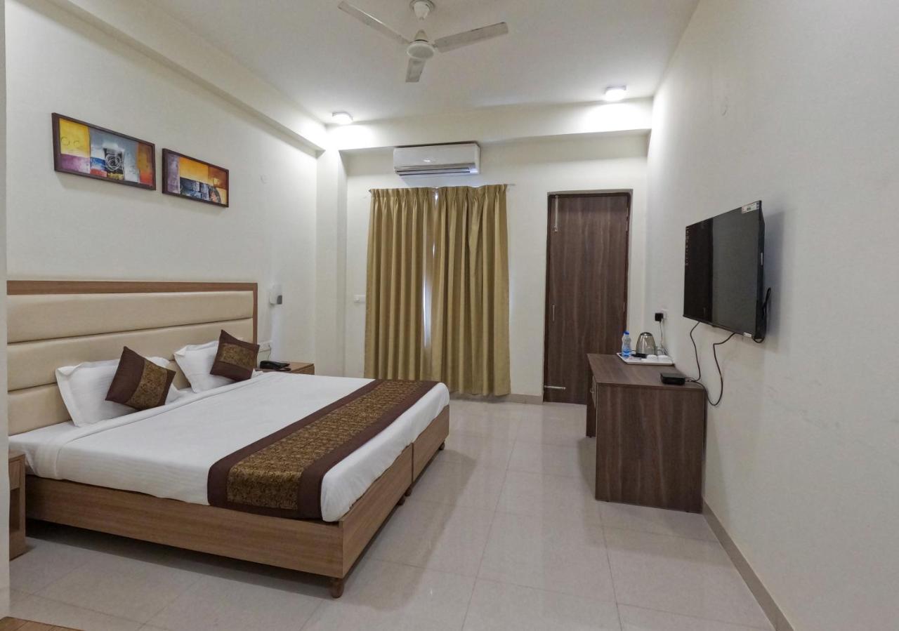 Hotel The Luxem - Behind Ibis Hotel Gurugram Gurgaon Ngoại thất bức ảnh