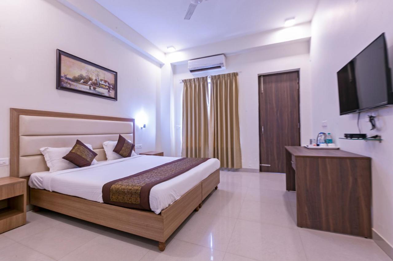 Hotel The Luxem - Behind Ibis Hotel Gurugram Gurgaon Ngoại thất bức ảnh