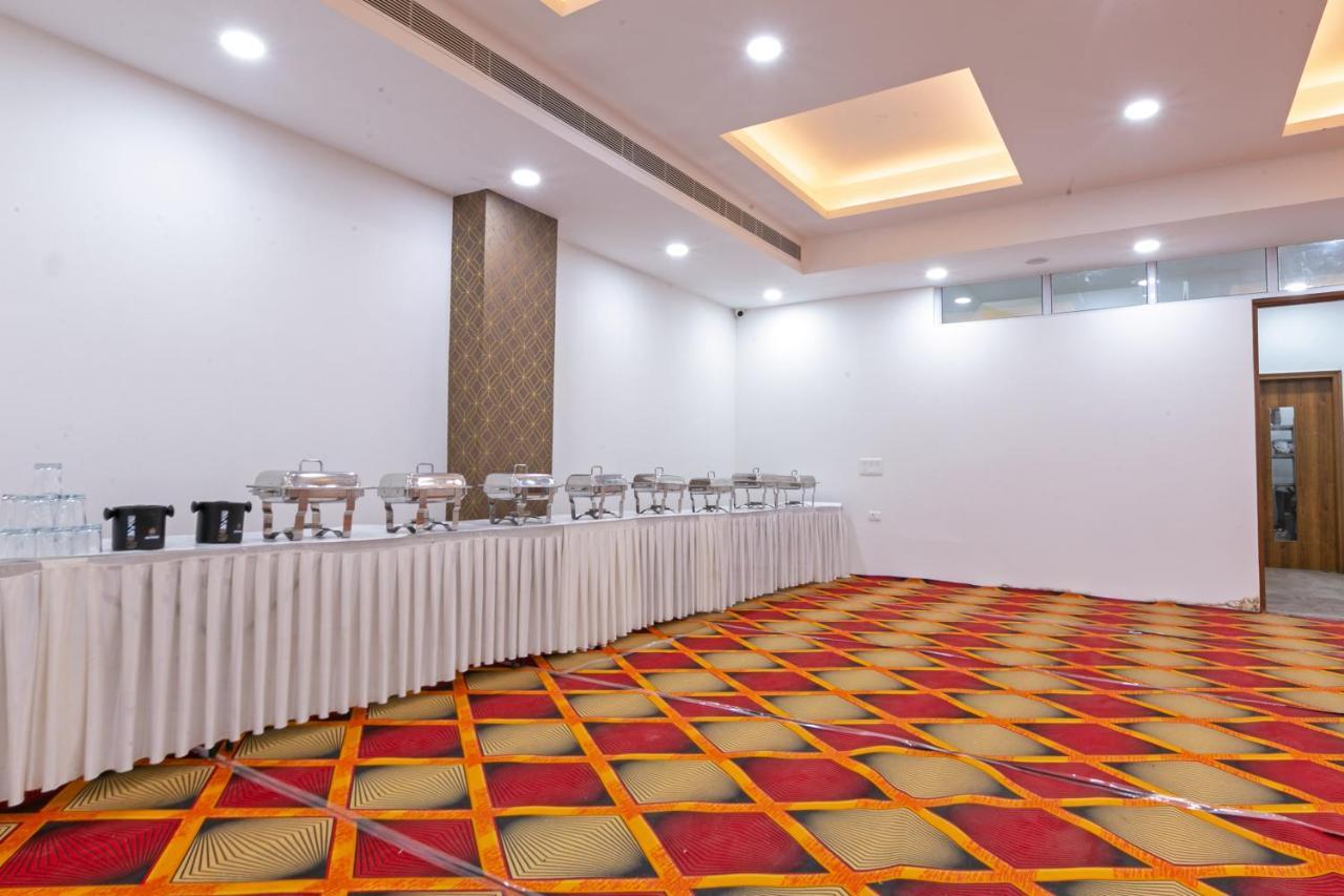 Hotel The Luxem - Behind Ibis Hotel Gurugram Gurgaon Ngoại thất bức ảnh