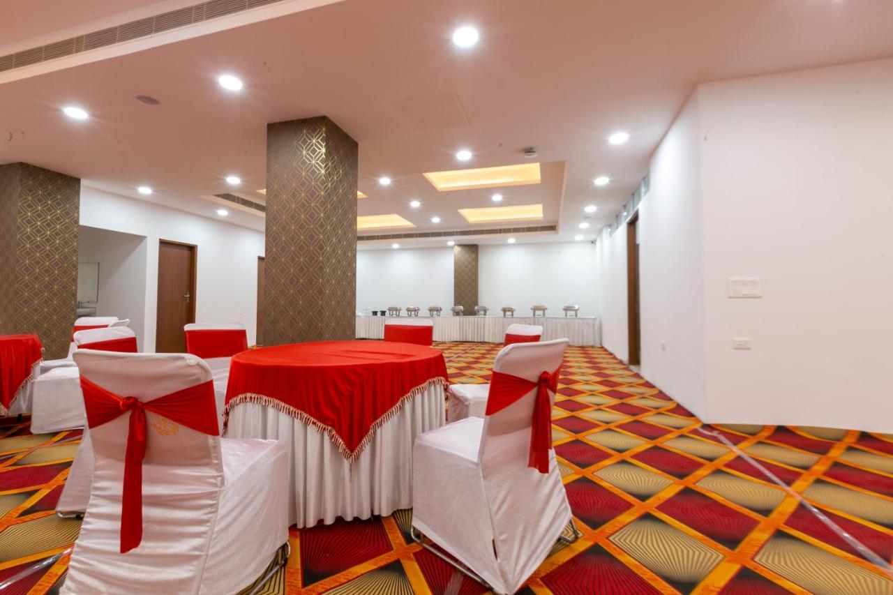 Hotel The Luxem - Behind Ibis Hotel Gurugram Gurgaon Ngoại thất bức ảnh
