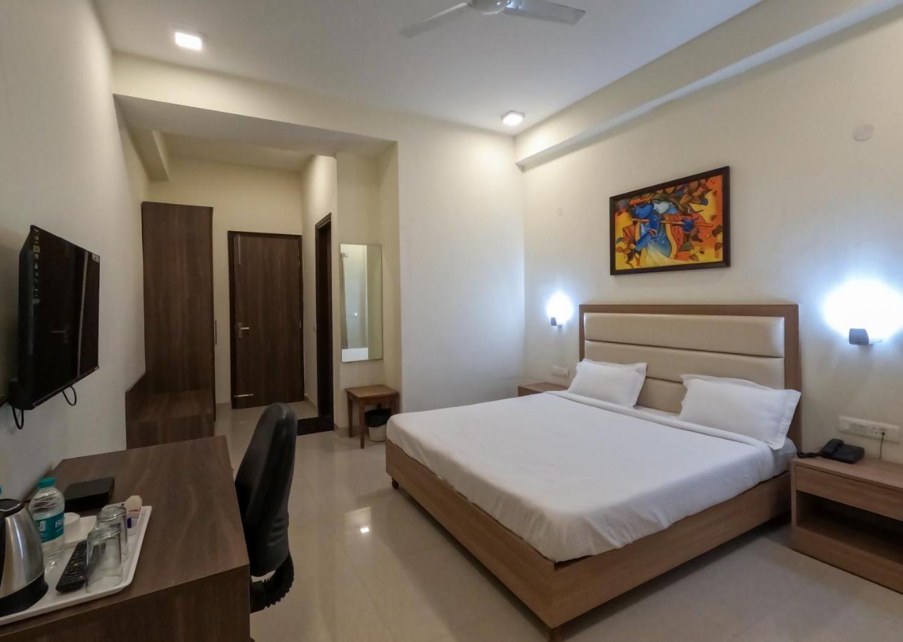 Hotel The Luxem - Behind Ibis Hotel Gurugram Gurgaon Ngoại thất bức ảnh