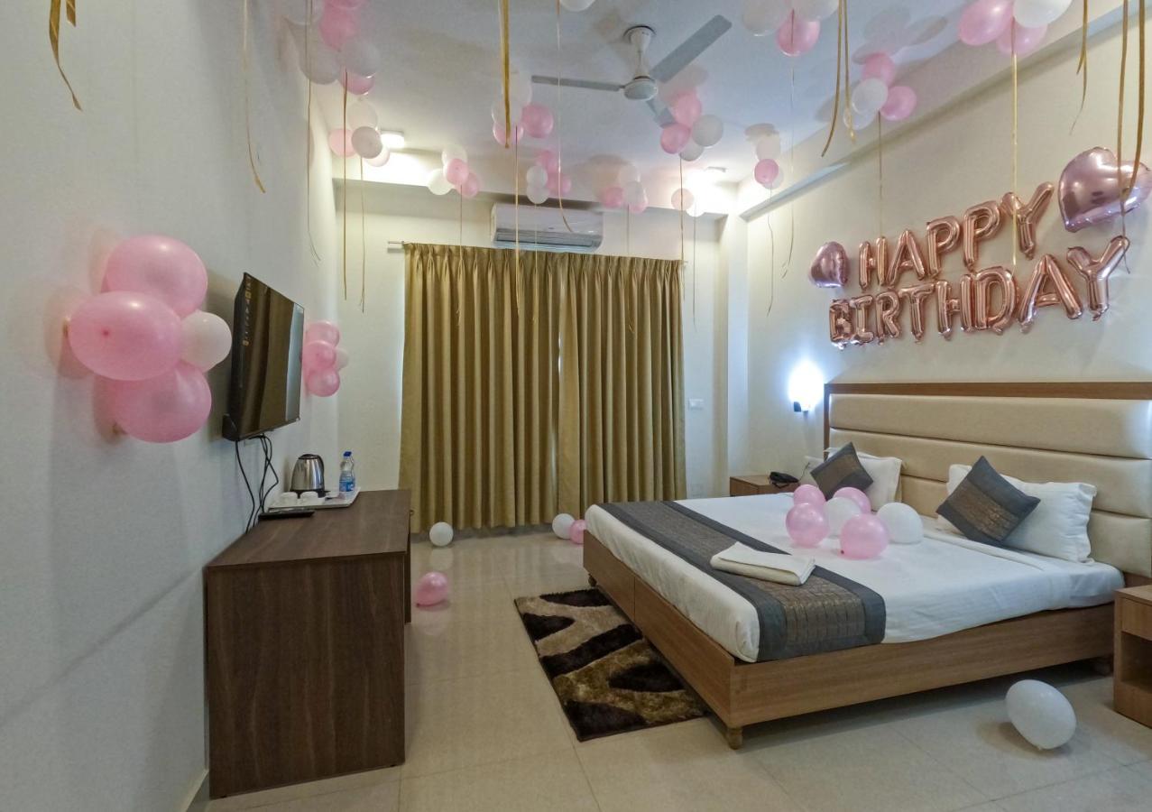 Hotel The Luxem - Behind Ibis Hotel Gurugram Gurgaon Ngoại thất bức ảnh